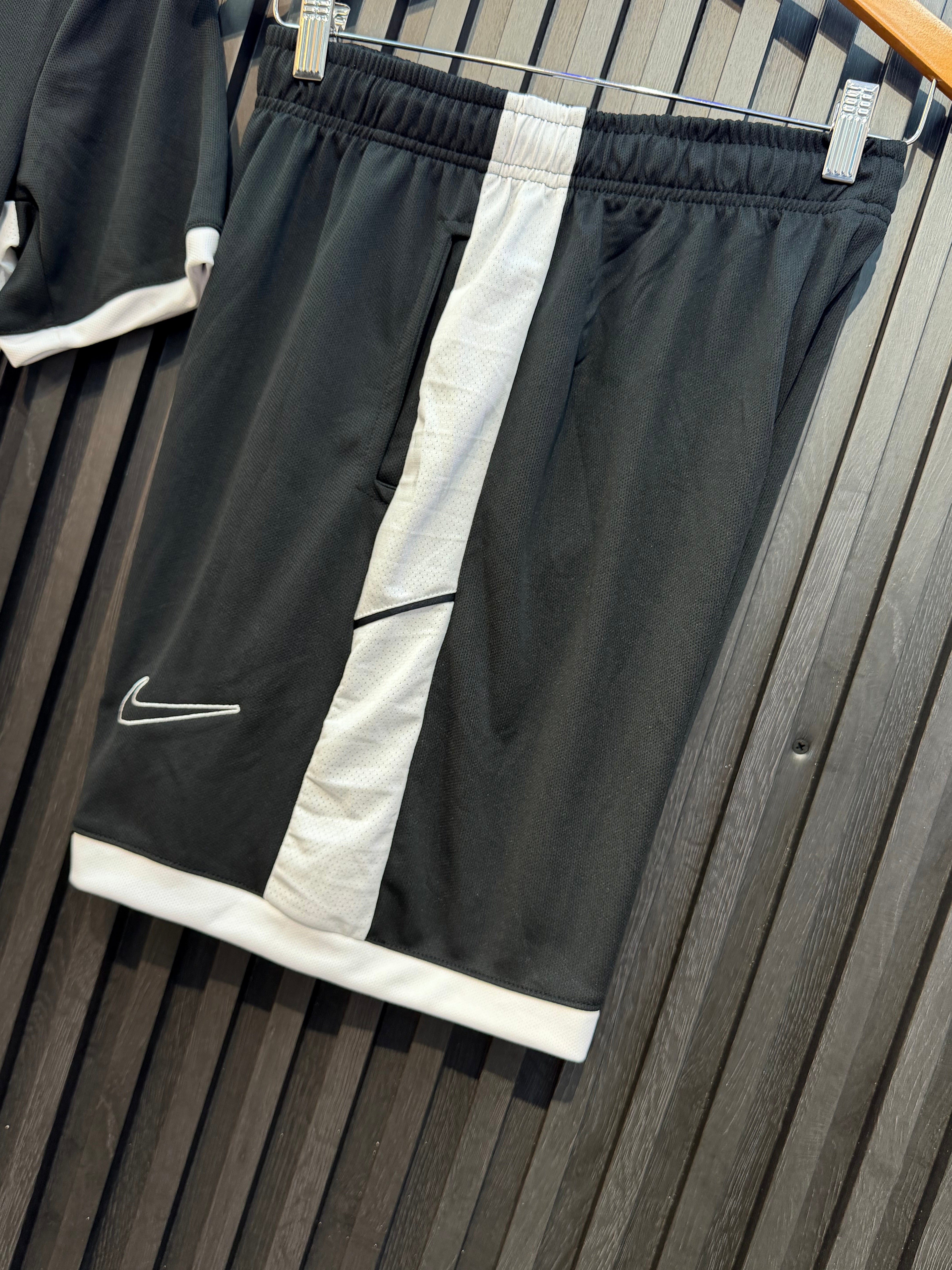 Conjunto Drifit: Camiseta + Shorts - Nike Academy 2026