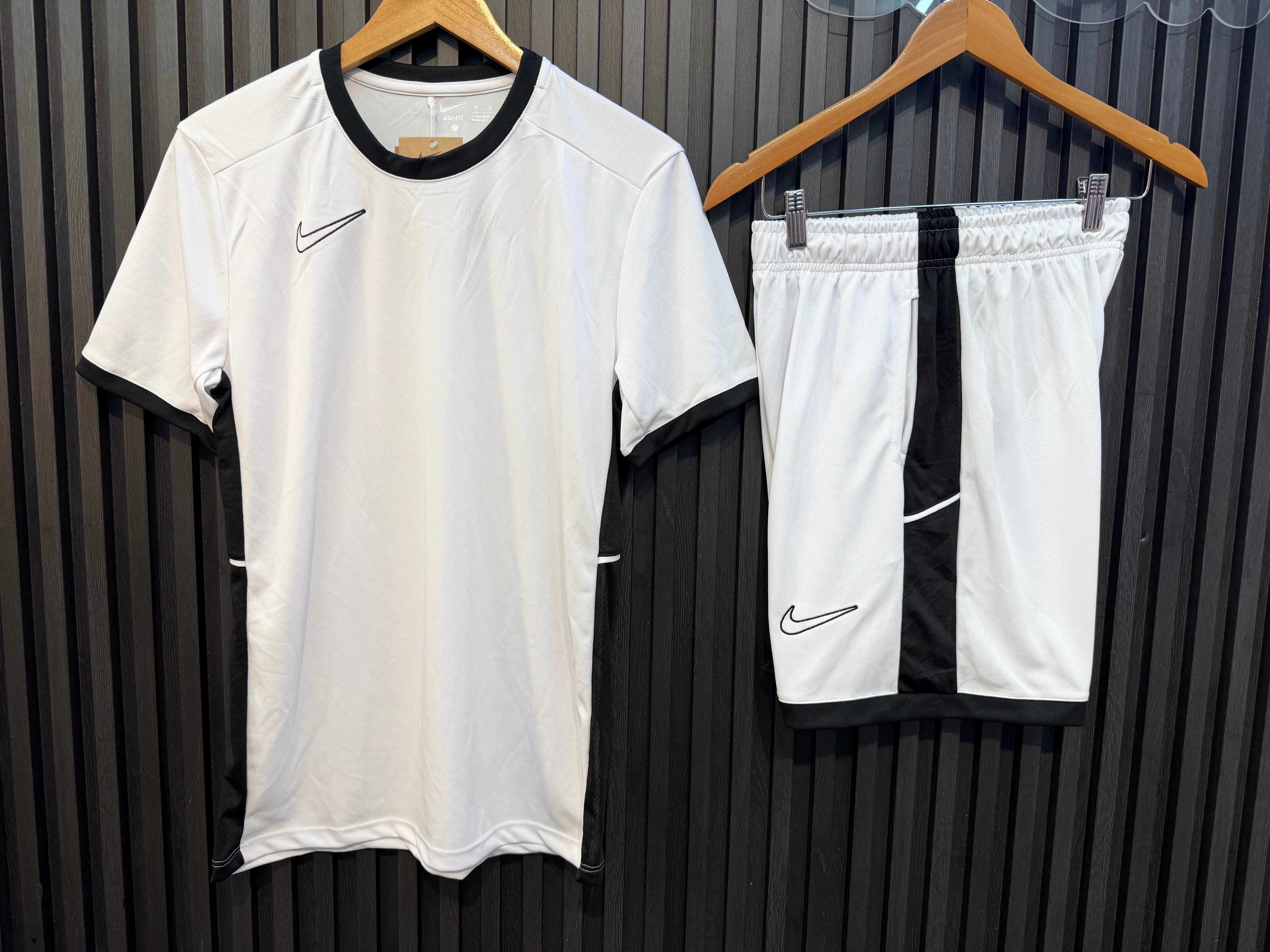 Conjunto Drifit: Camiseta + Shorts - Nike Academy 2026