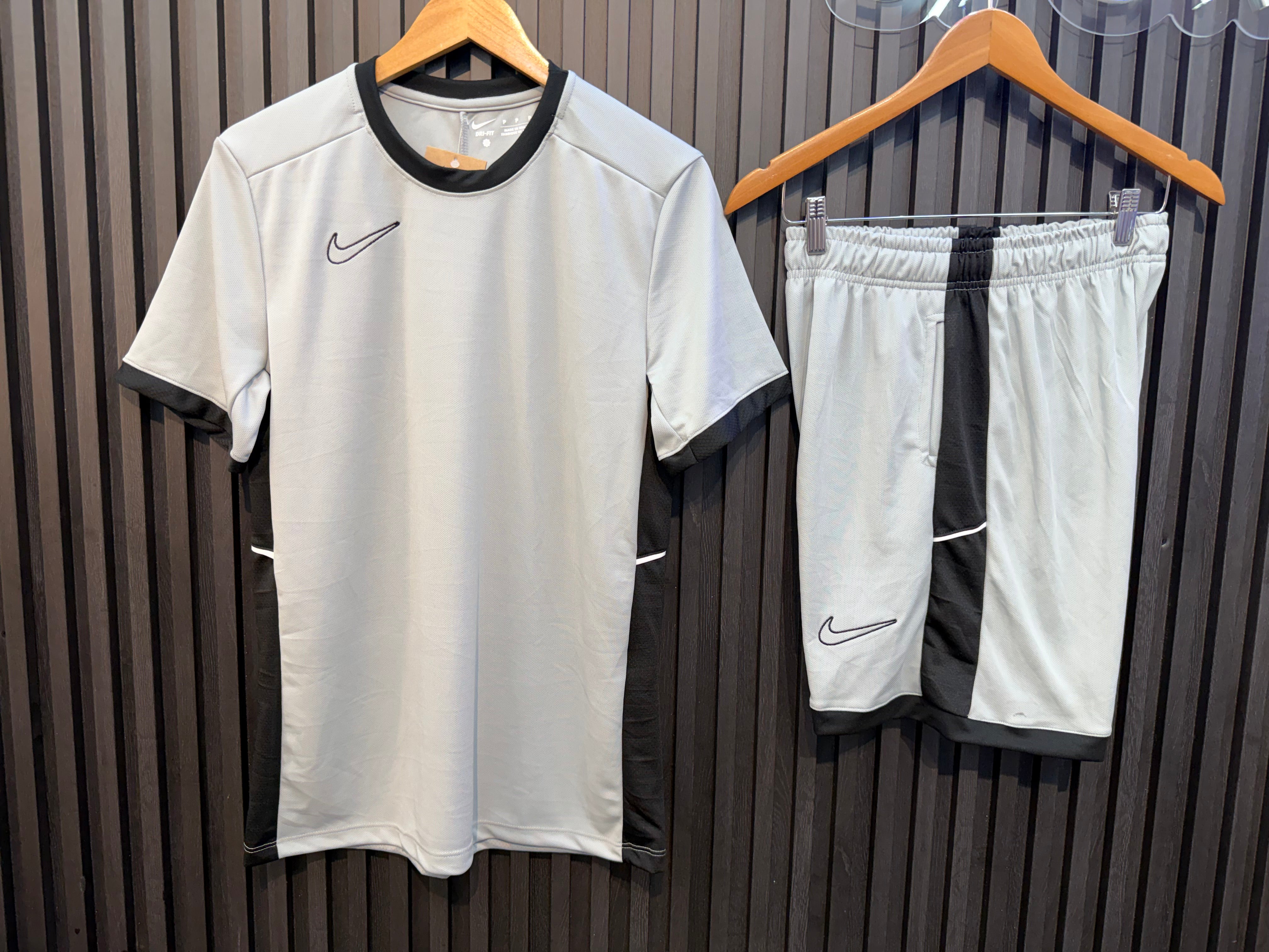 Conjunto Drifit: Camiseta + Shorts - Nike Academy 2026