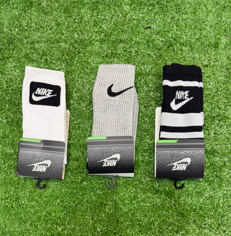 Kit com 3 meias Nike 100% algodão