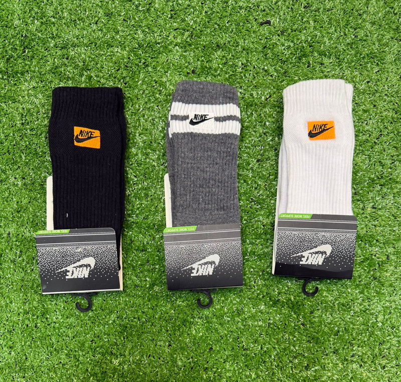 Kit com 3 meias Nike 100% algodão
