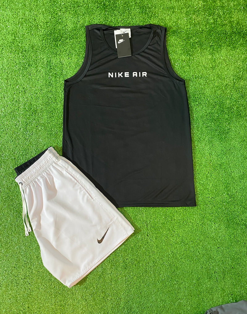 Kit Nike regatas e shorts.