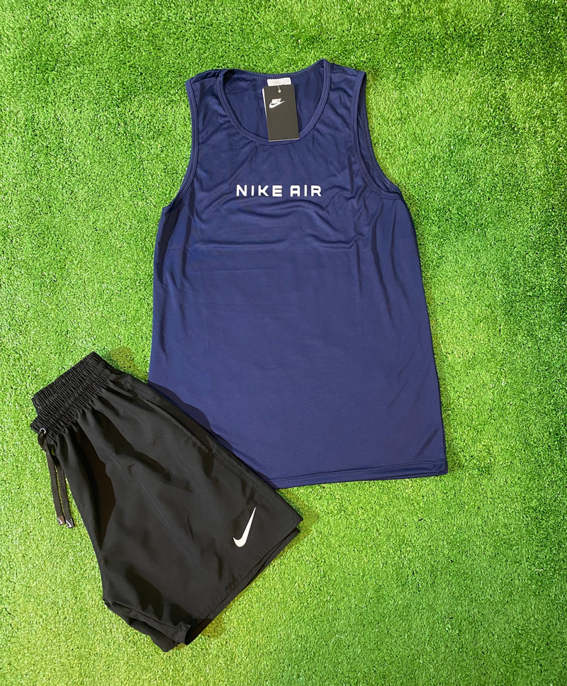 Kit Nike regatas e shorts.
