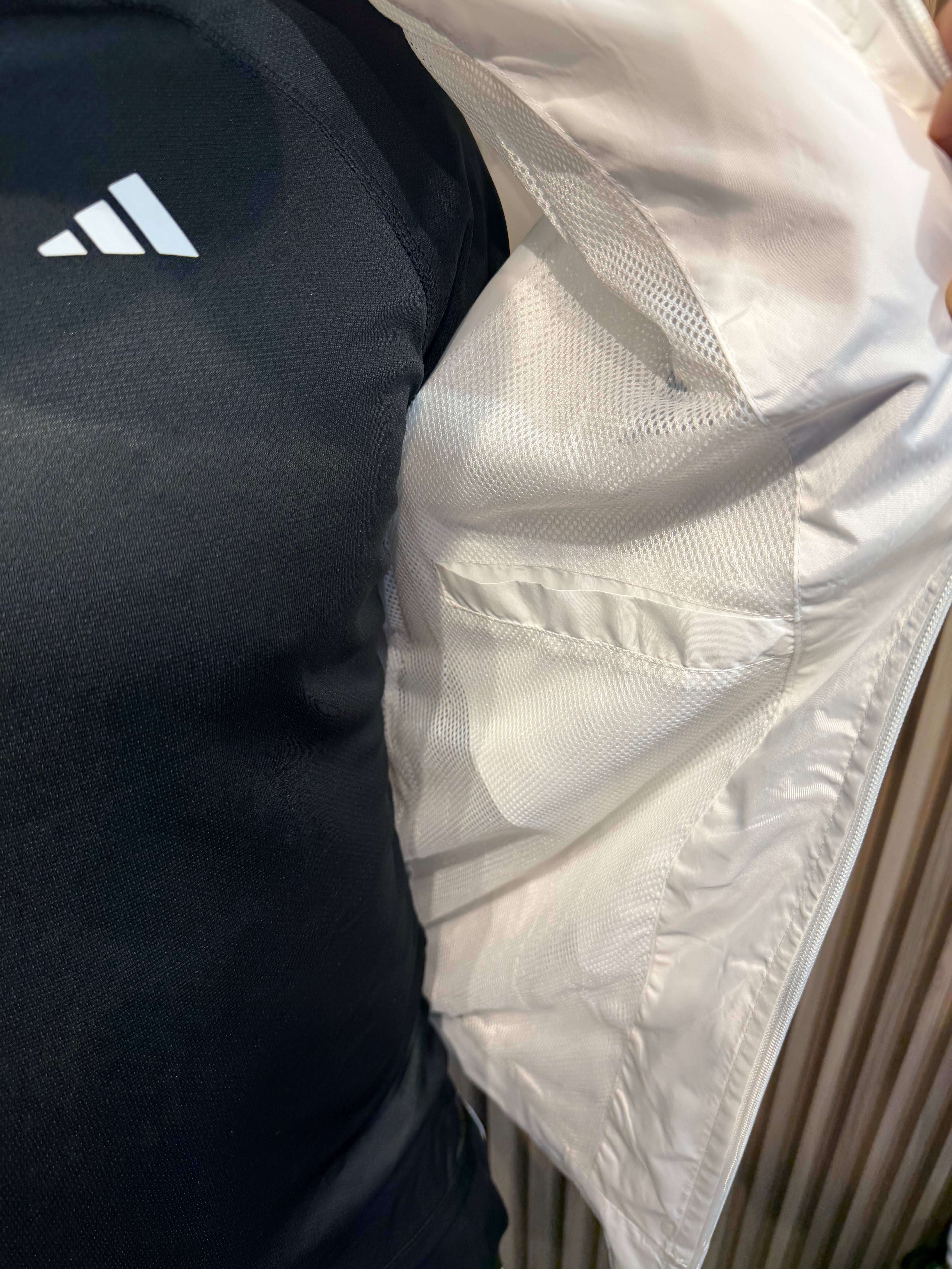 Jaqueta Adidas - Corta Vento impermeável forrado