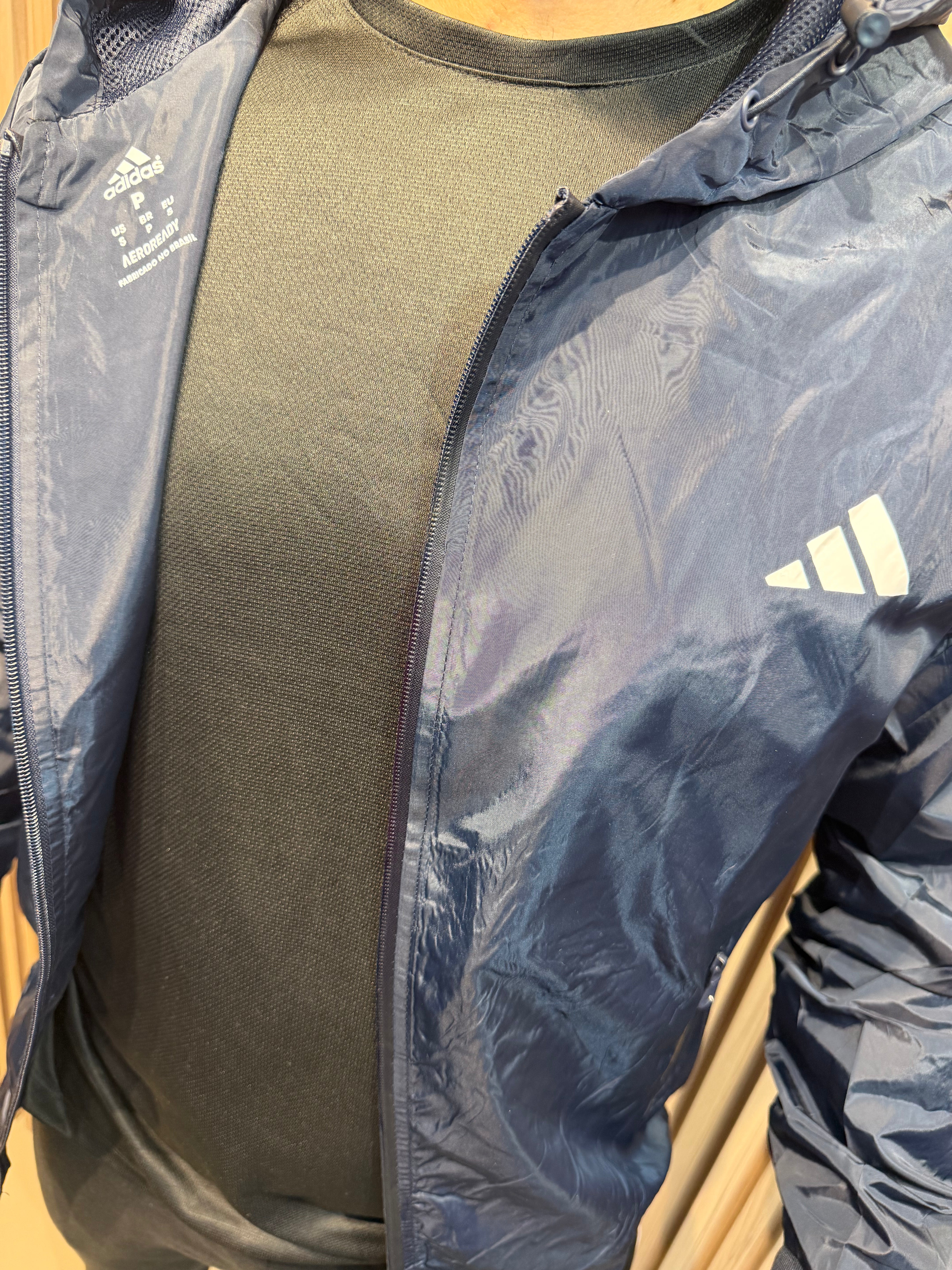 Jaqueta Adidas - Corta Vento impermeável forrado