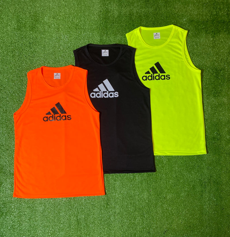 Kit com 3 regatas adidas dri-fit