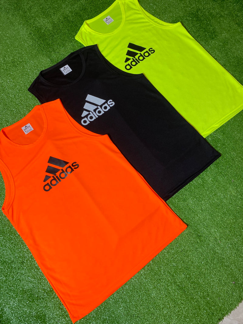 Kit com 3 regatas adidas dri-fit