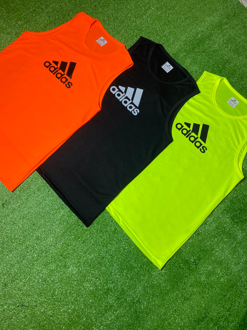 Kit com 3 regatas adidas dri-fit