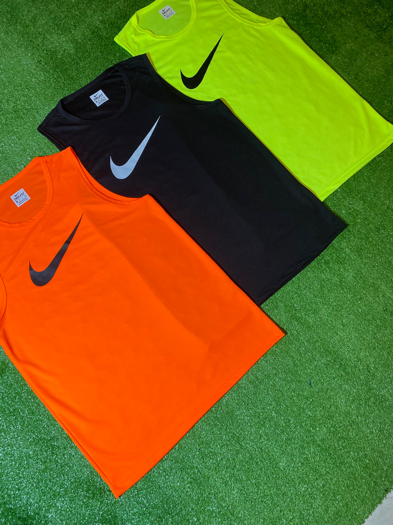 Kit com 3 regatas Nike Dri-fit