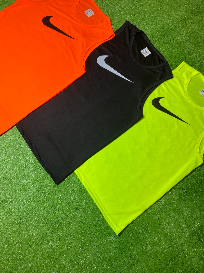 Kit com 3 regatas Nike Dri-fit
