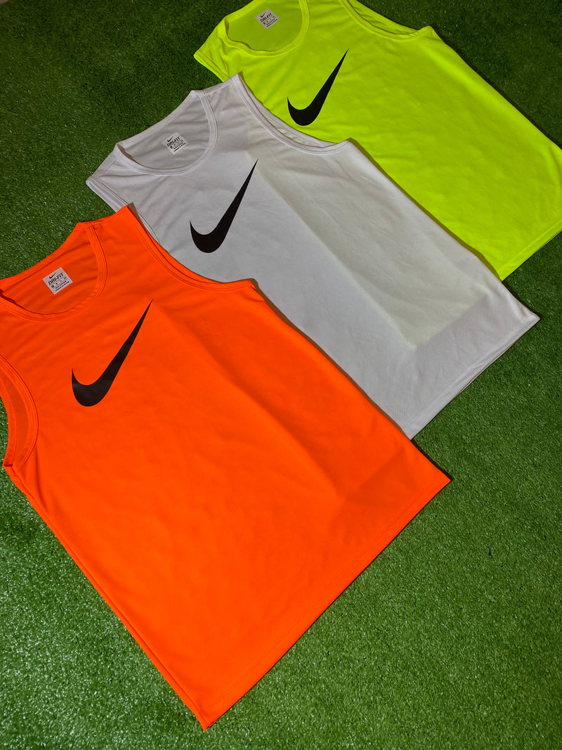 Kit com 3 regatas Nike Dri-fit