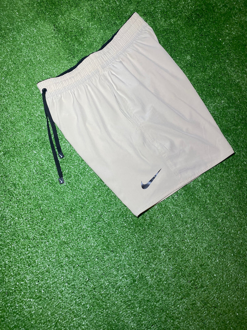 Bermuda Nike mauricinho Bege