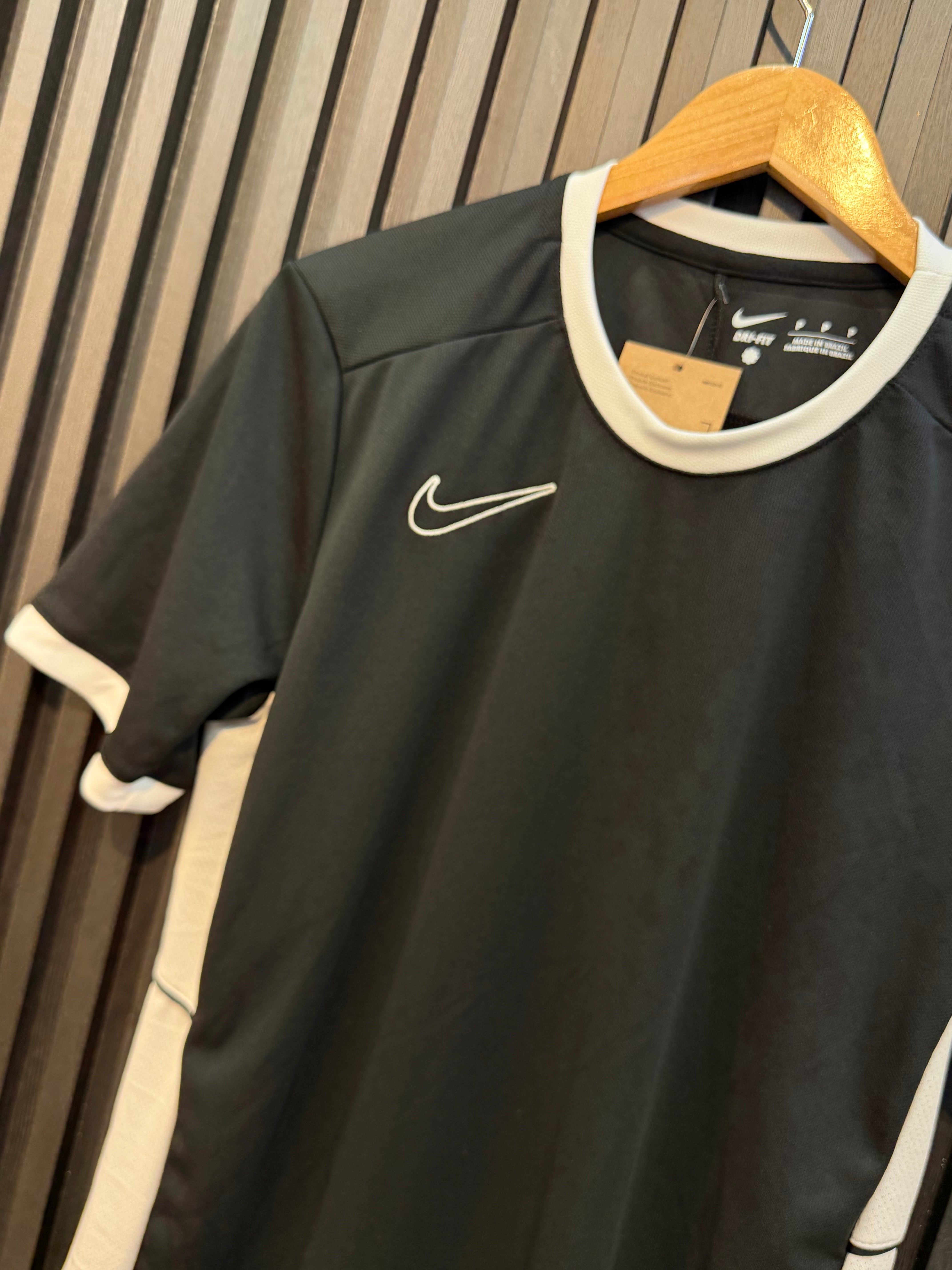 Conjunto Drifit: Camiseta + Shorts - Nike Academy 2026
