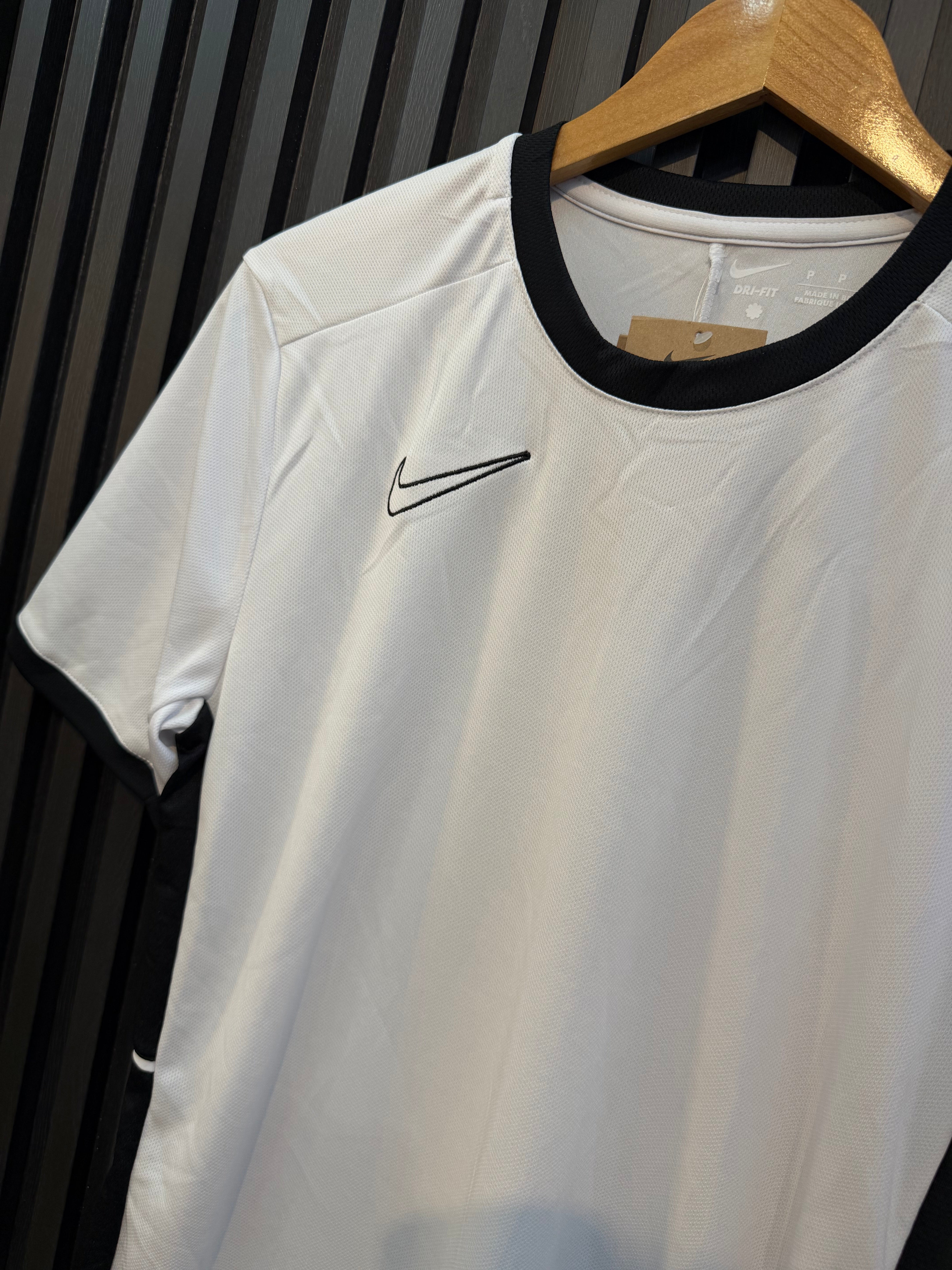 Conjunto Drifit: Camiseta + Shorts - Nike Academy 2026