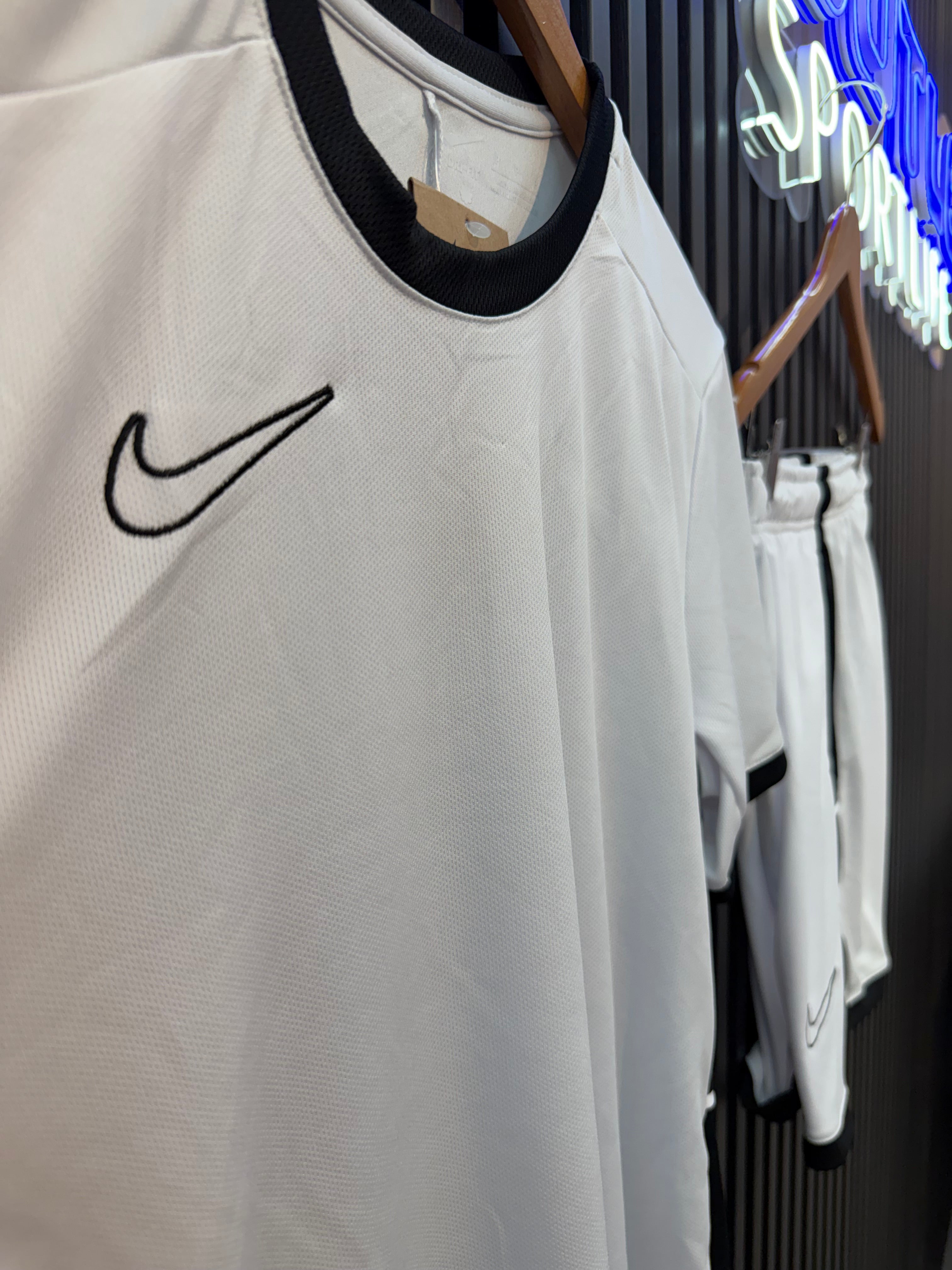 Conjunto Drifit: Camiseta + Shorts - Nike Academy 2026