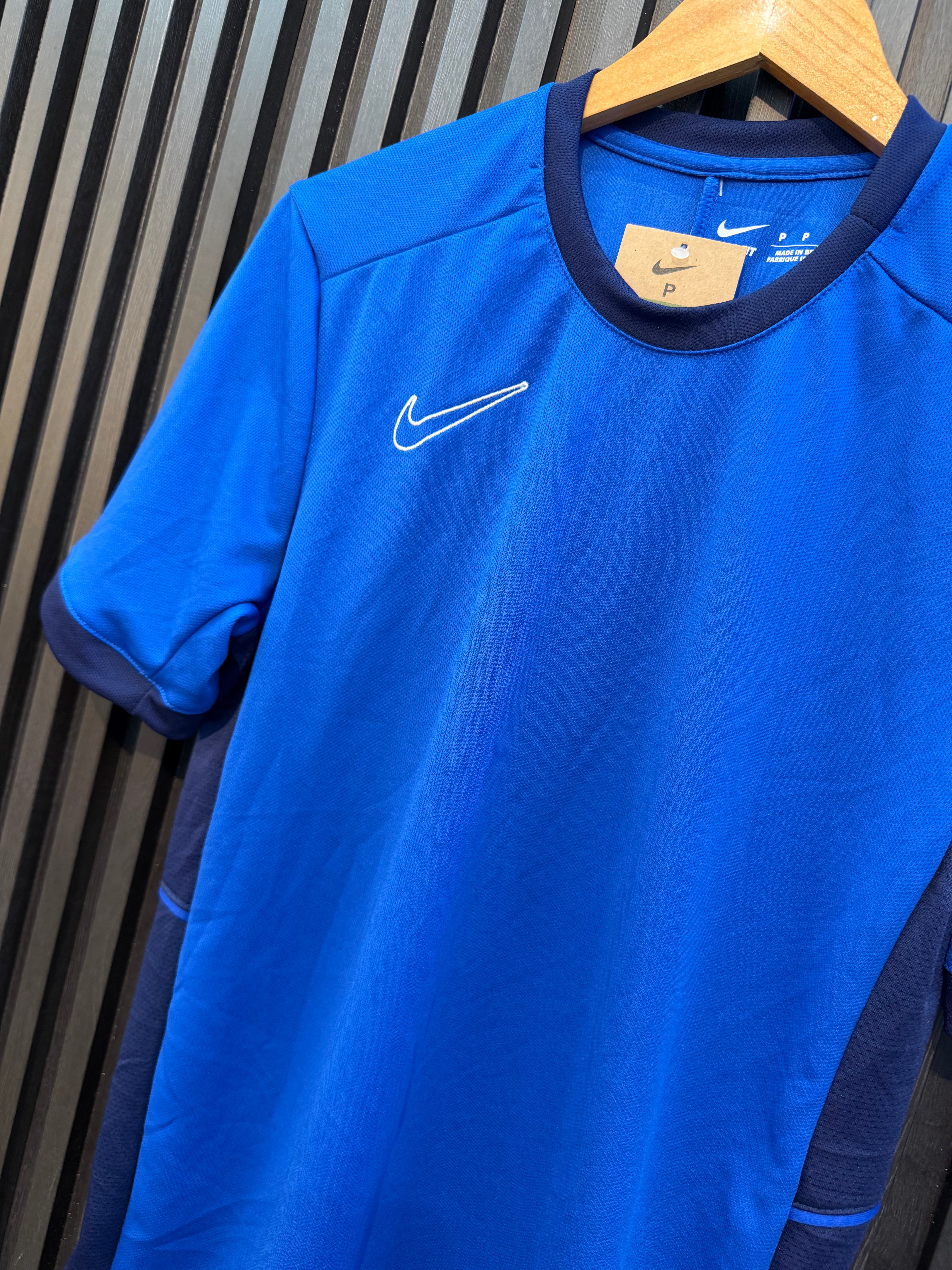 Conjunto Drifit: Camiseta + Shorts - Nike Academy 2026