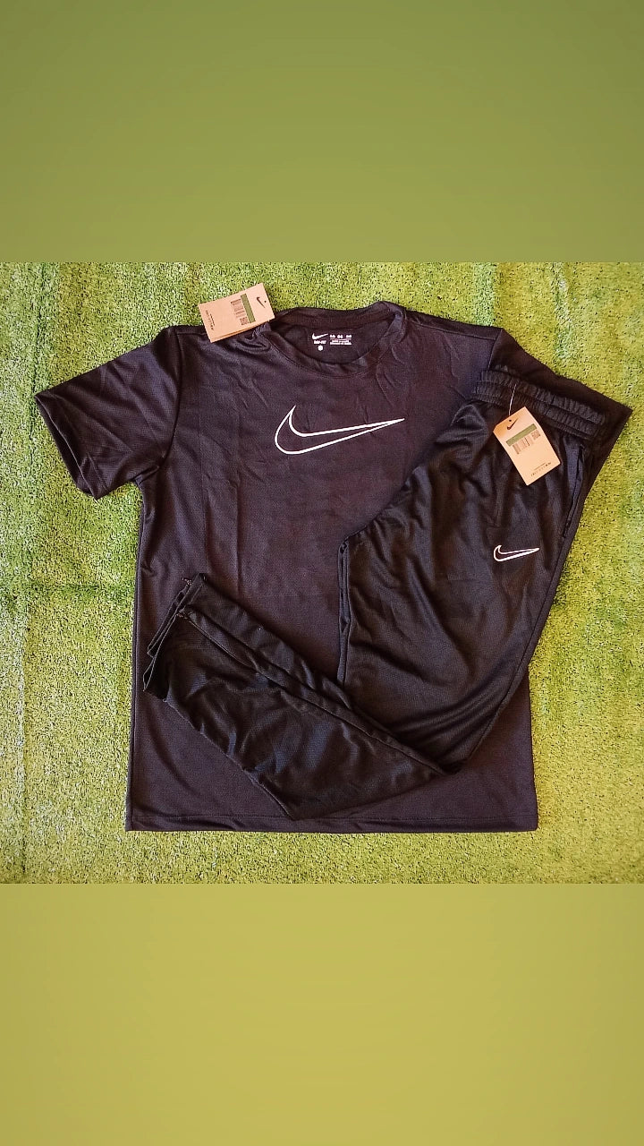 Conjunto Camiseta e Calça Dri-fit - Nike